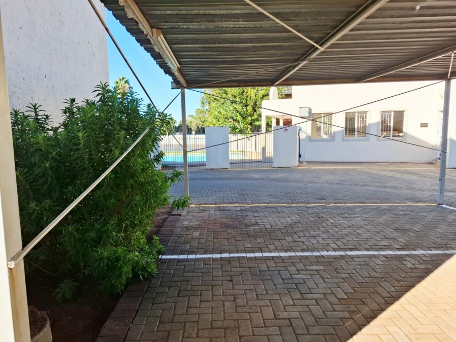 2 Bedroom Property for Sale in Langenhovenpark Free State